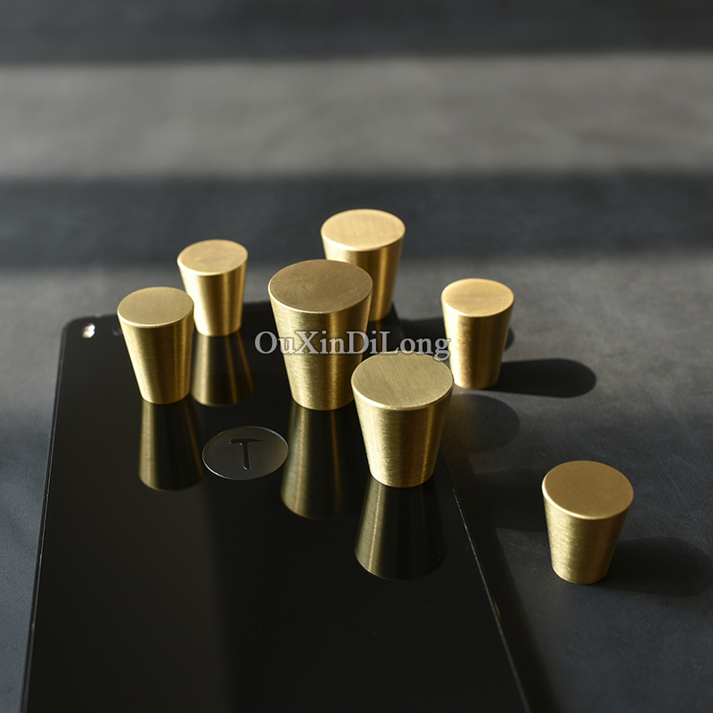 Nuovissimo Set di 10 Maniglie  - Brand Hardware Furniture recensione e prezzo